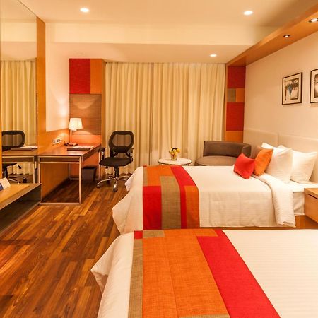 Deventure Sarovar Portico Kapashera, New Delhi Exteriör bild
