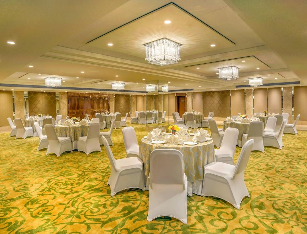 Deventure Sarovar Portico Kapashera, New Delhi Exteriör bild