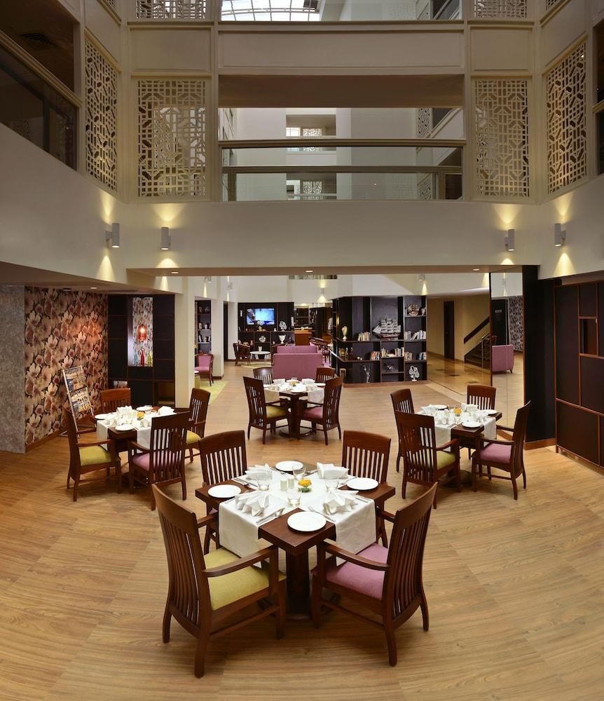 Deventure Sarovar Portico Kapashera, New Delhi Exteriör bild
