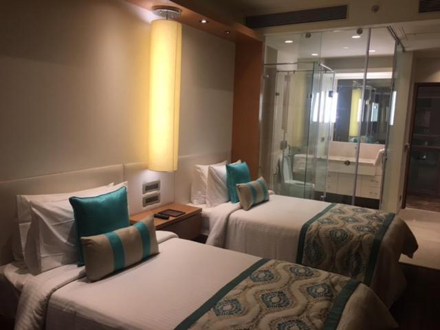 Deventure Sarovar Portico Kapashera, New Delhi Exteriör bild