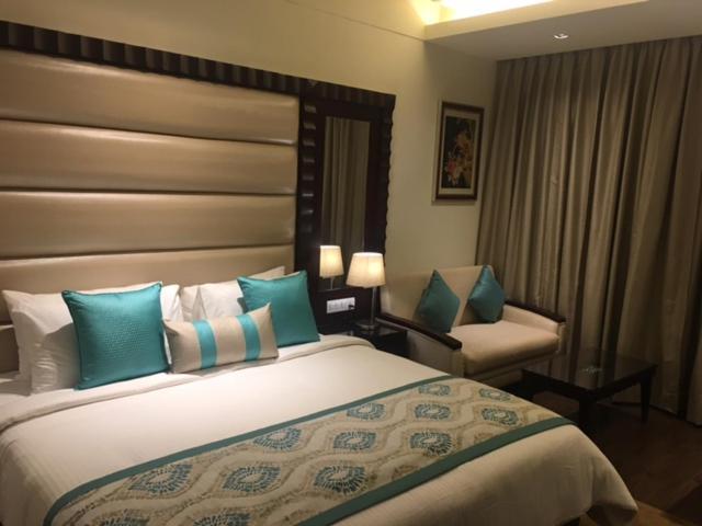 Deventure Sarovar Portico Kapashera, New Delhi Exteriör bild