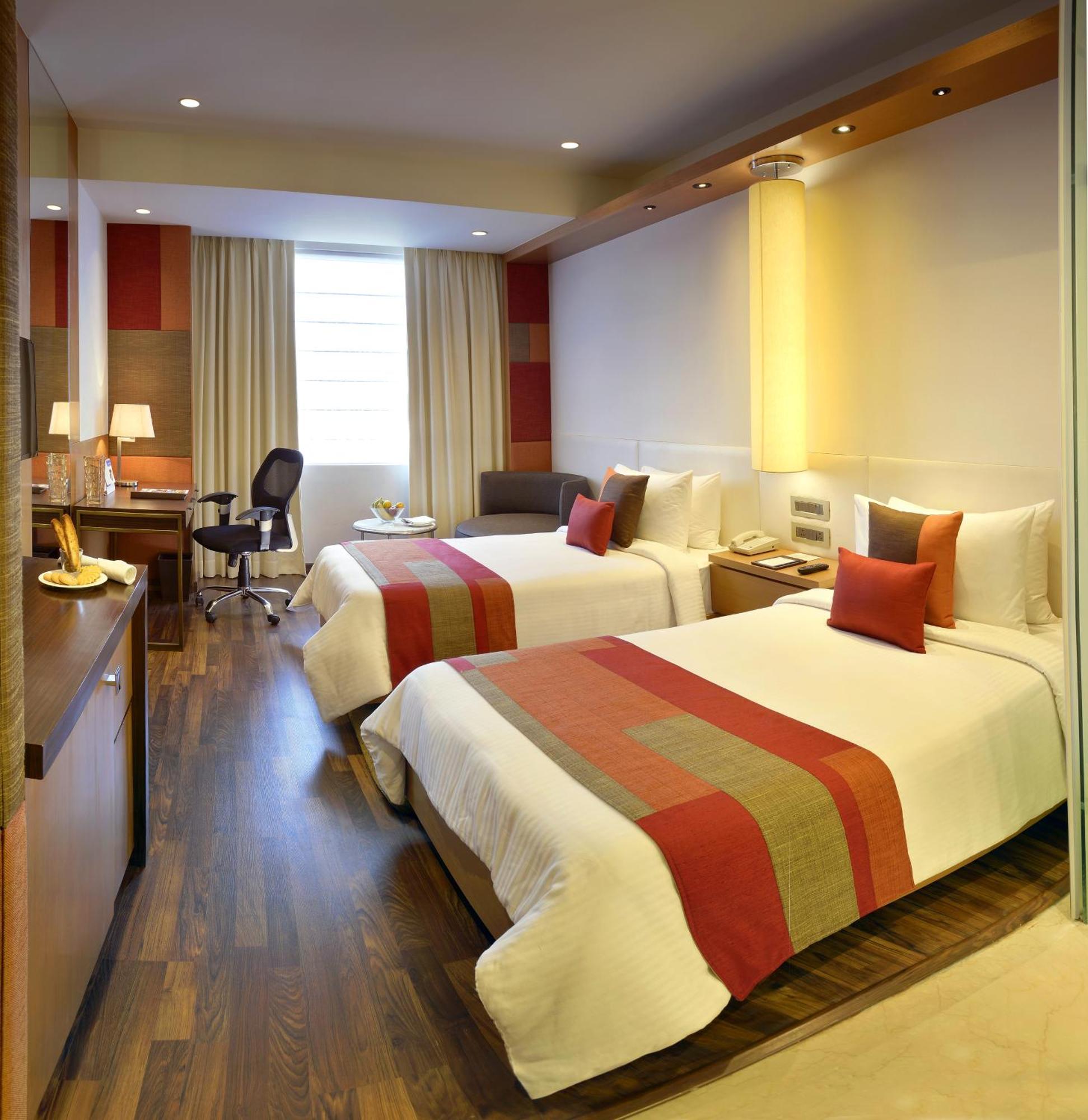 Deventure Sarovar Portico Kapashera, New Delhi Exteriör bild
