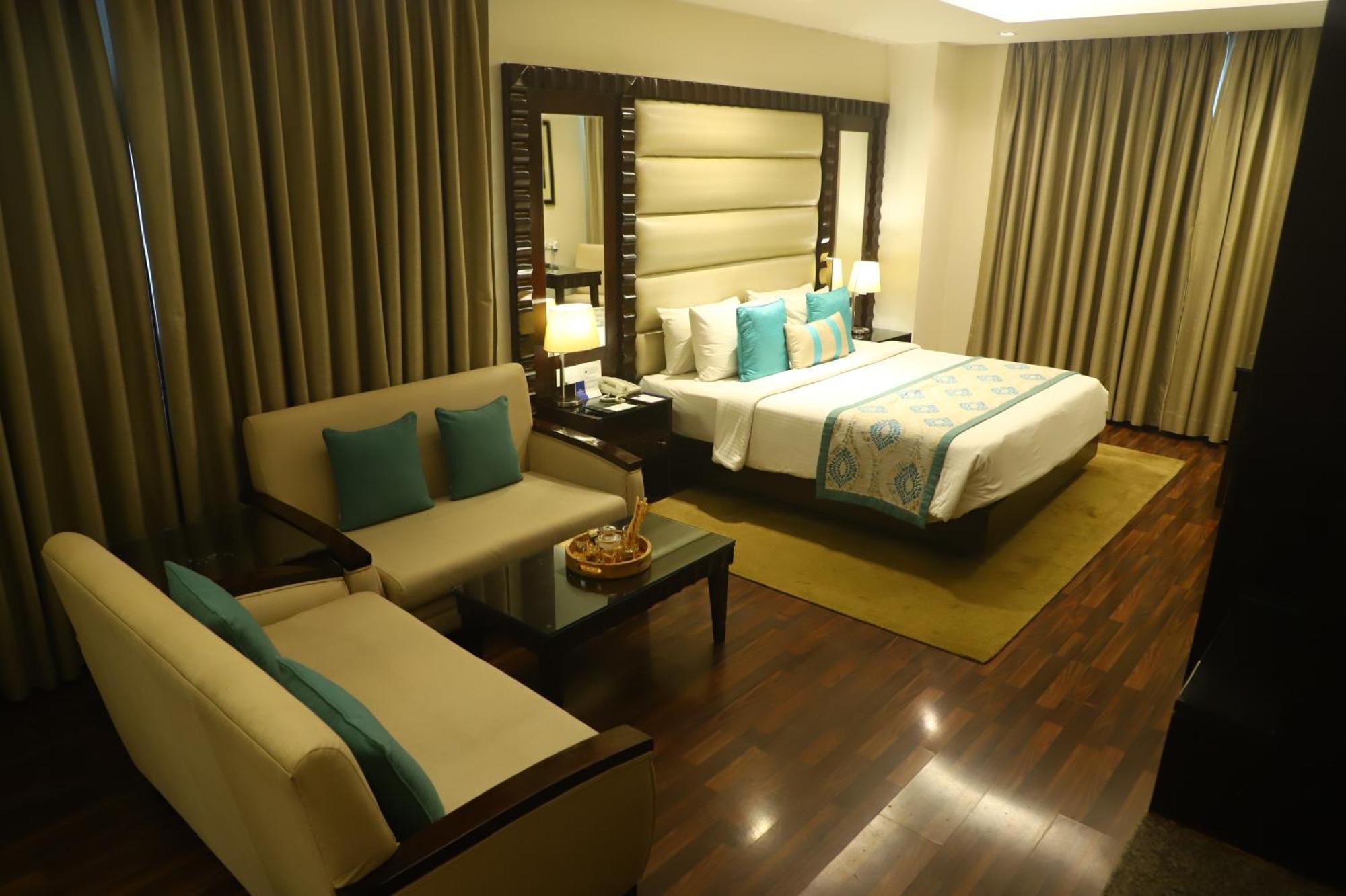 Deventure Sarovar Portico Kapashera, New Delhi Exteriör bild