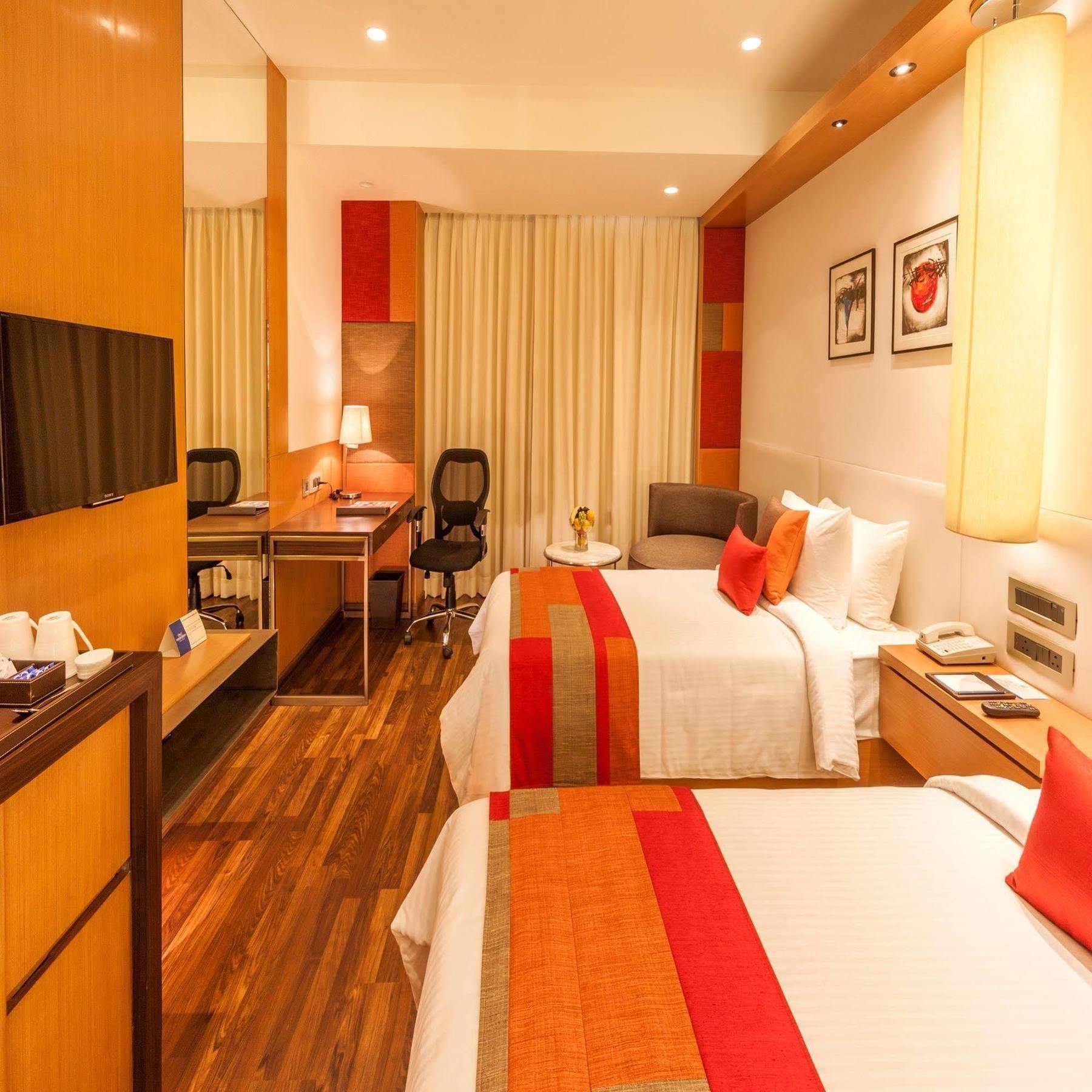 Deventure Sarovar Portico Kapashera, New Delhi Exteriör bild