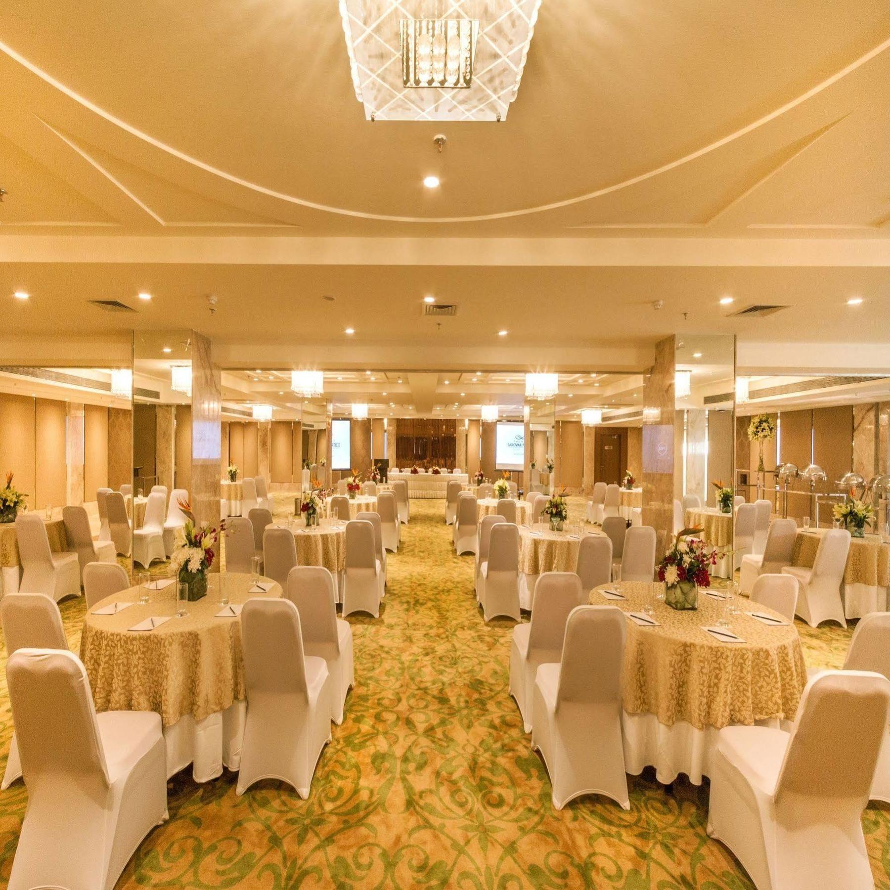 Deventure Sarovar Portico Kapashera, New Delhi Exteriör bild