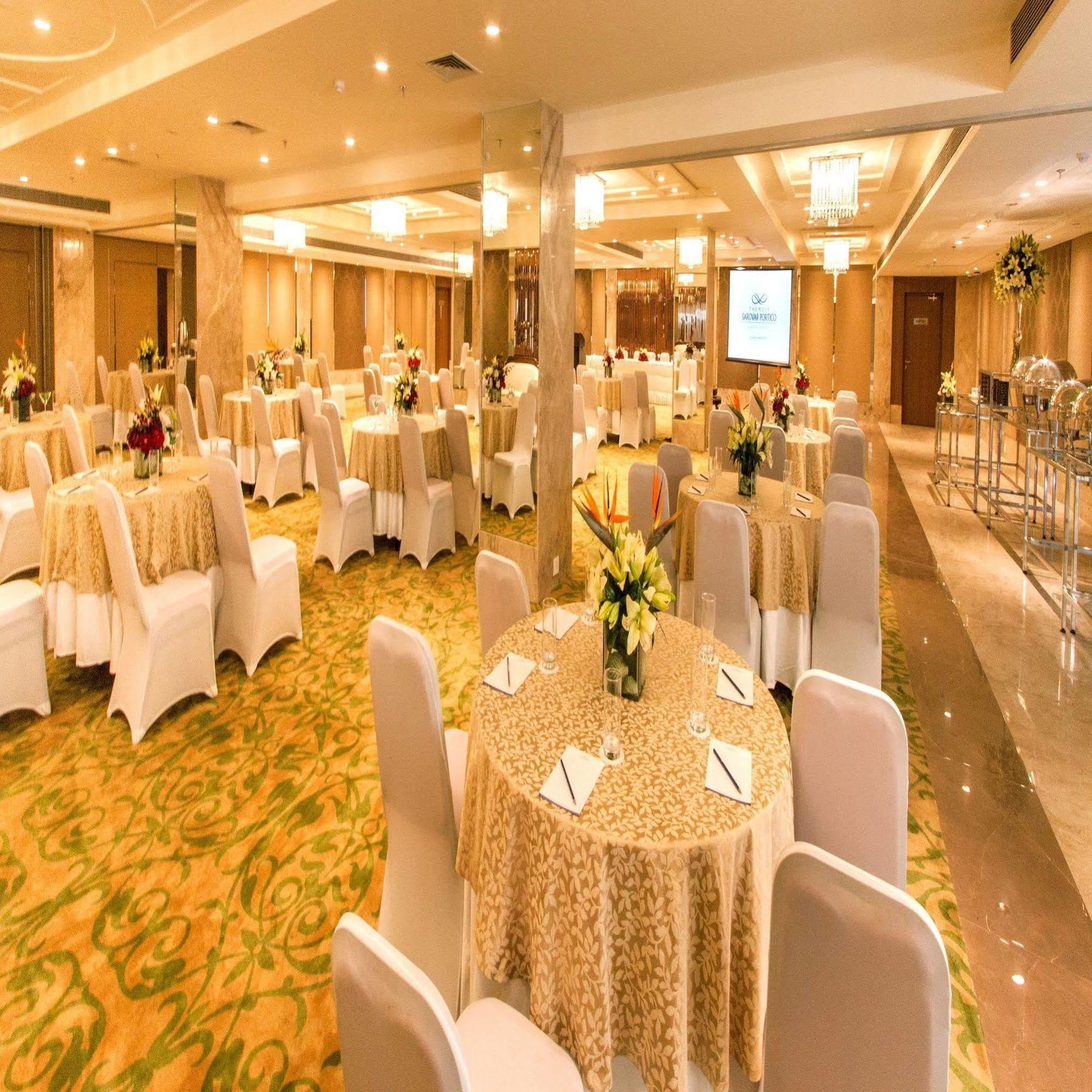 Deventure Sarovar Portico Kapashera, New Delhi Exteriör bild